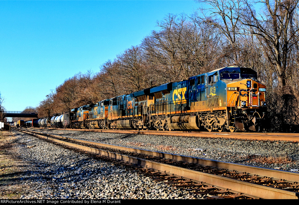 CSX 819 on M-422 